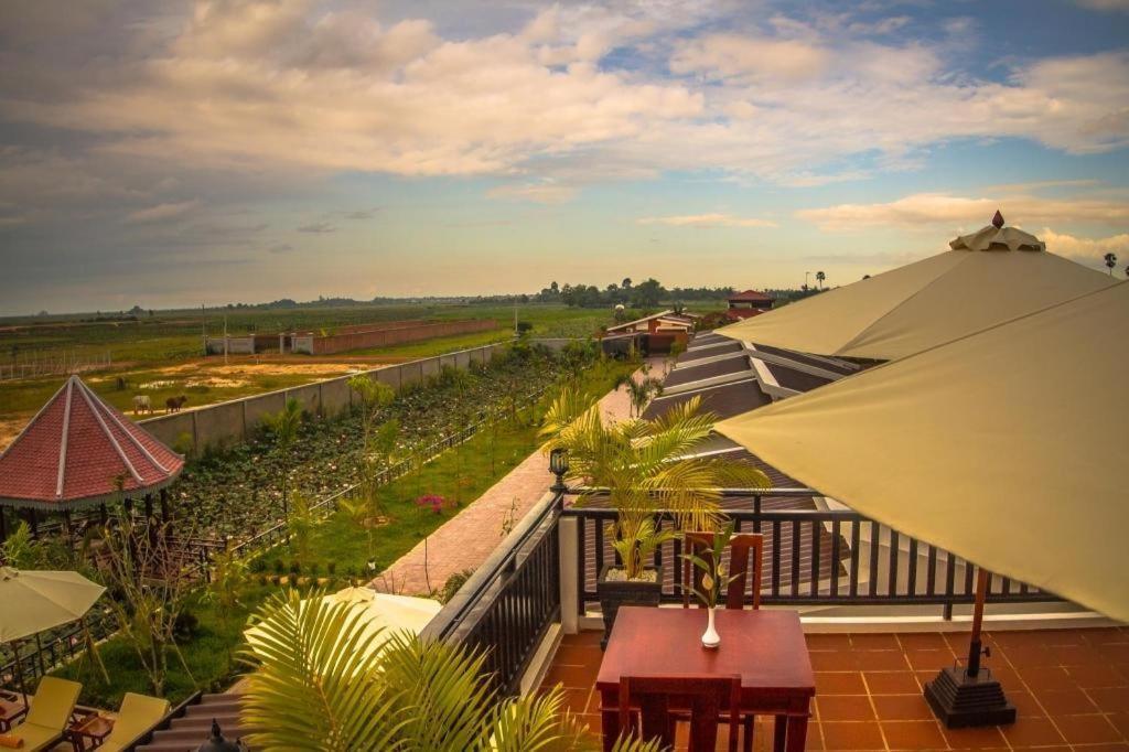 Ry'S Lotus Resort D'Angkor Siem Reap Bagian luar foto